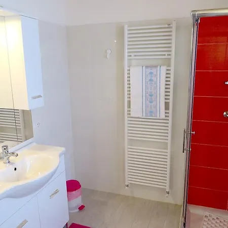 India Apartment *